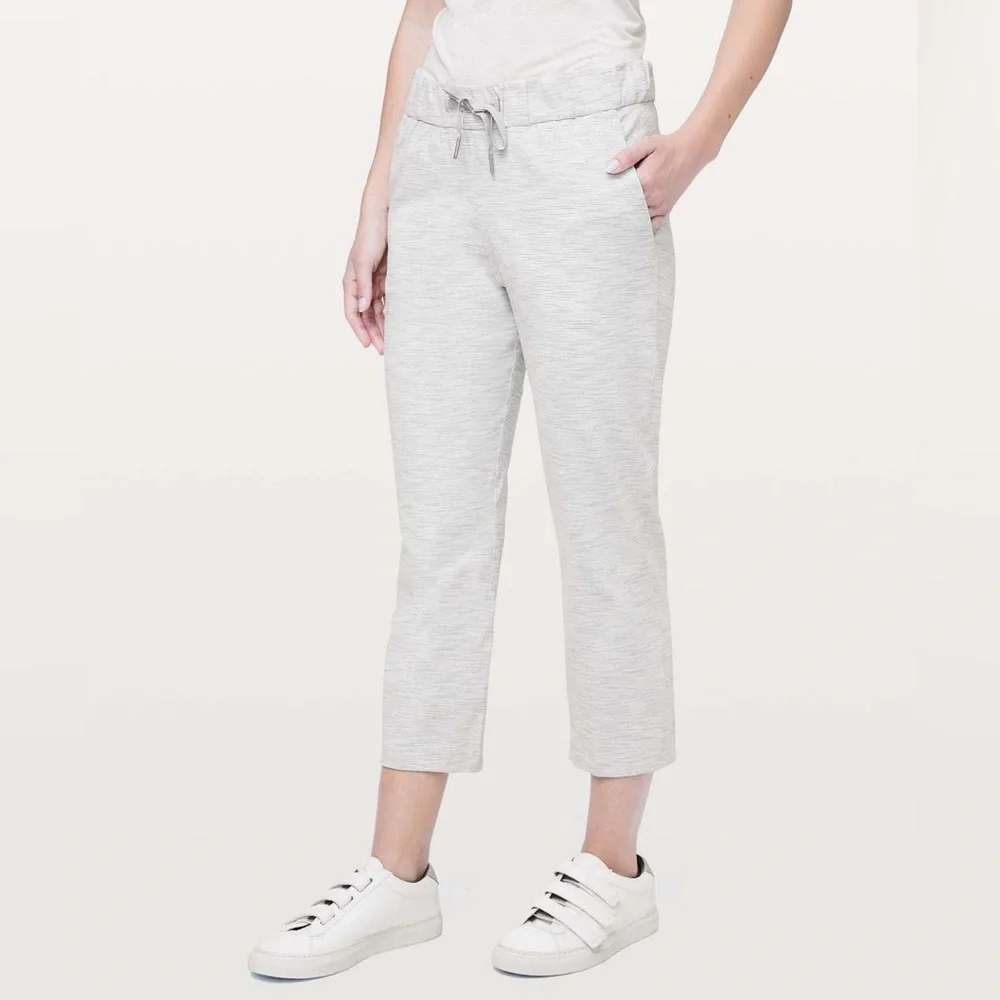 LULULEMON On The Fly Crop 23” Light Gray Joggers Travel Athletic Sweatpants 0